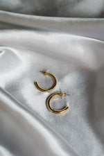 Load image into Gallery viewer, MEDIUM C HOOPS WITH PEARL DETAILS- GOLD
